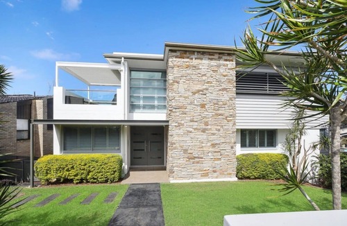 Avoca Beach House | Three-storey Beach Home with Balcony & Ocean views