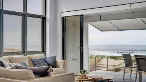 The Entrance North House | Time and Tides - Beachfront, Stunning Ocean Views