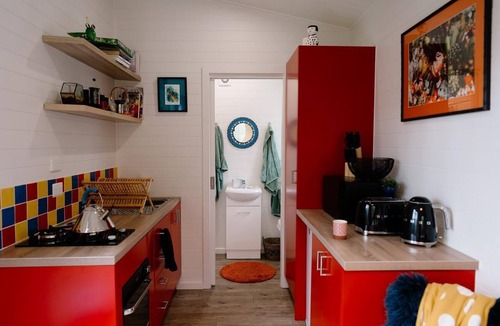 Benwerrin Cabin | Tiny -Eco House -Kokoro. COMPLIMENTARY ROMANTIC PACKAGE worth $75 -OTWAYS LORNE