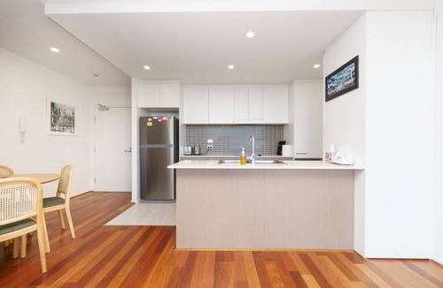 Phillip Apartment | Top-Floor Apartment Near Shops and Arboretum views