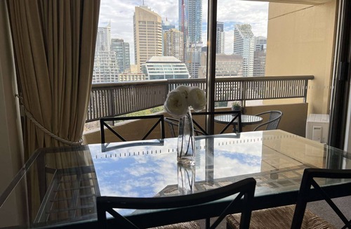 Darlinghurst Apartment | Top Floor Sydney Hyde Park with Balcony & Views