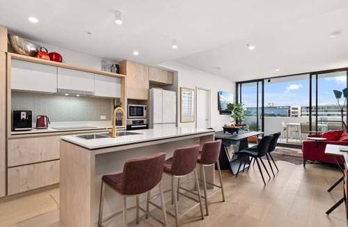Newcastle Apartment | Top of the World Sky High Luxury