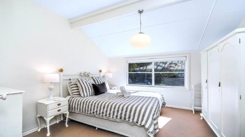 Hardys Bay House | 'Torcello - Waterfront on the Bay' by HolidayCo