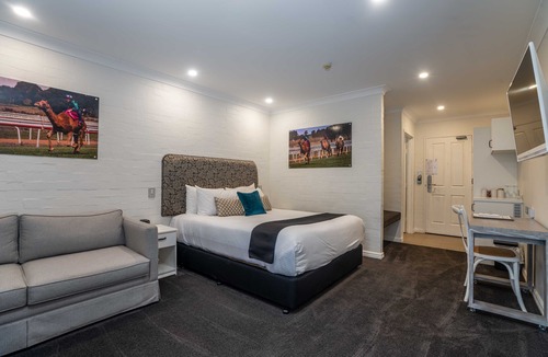 Orange Hotel | Town Square Motel