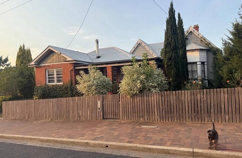 Tenterfield Apartment | Towncottage Tenterfield Stay with Scenic Views