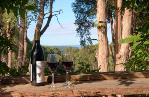 Termeil House | Tranquil farmhouse with sea view, dog friendly