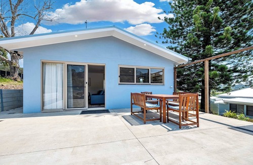 Rosemount Apartment | Tranquil Hillside Guest House Getaway