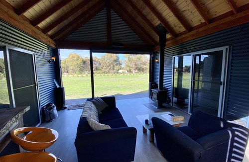 Brownlow Ki Cabin | tranquil holiday set up. close to all you facilities