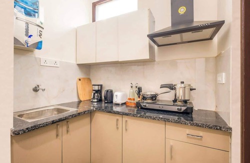 Sector 40 Apartment | Tranquil Nest in Gurgaon w/balcony