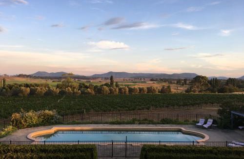 Luskintyre House | Tranquil Vale Vineyard