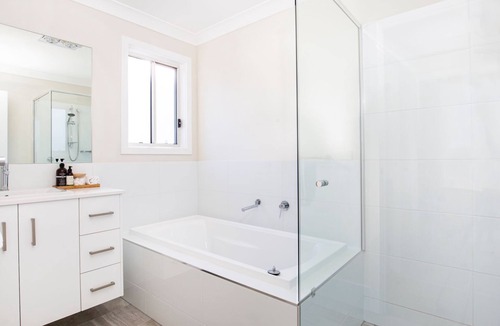 St. Georges Basin House | Tranquility Beach House by Experience Jervis Bay