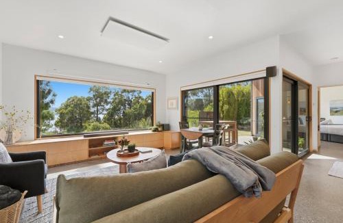 Coningham House | Tranquility Base - 1 Bedroom Cabin - Oceanview