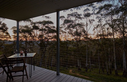 Mount Wilson Cabin | TREE TOPS - stunning sunsets, serene location. SPECIALS ON NOW !