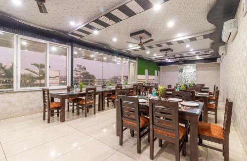 Bullawala Hotel | Treebo Arya Palace With Swimming Pool