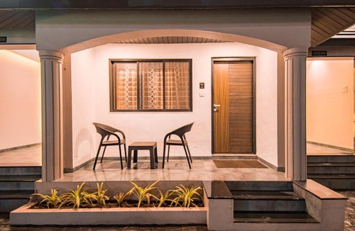 Khatri Park Housing Society Hotel | Treebo Five Elements with Swimming Pool