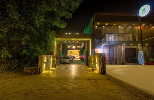 Lucknow Hotel | Treebo Maple Delite