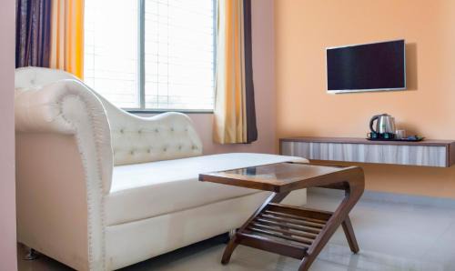 Pune Hotel | Treebo Naunidh Suites
