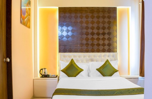 Pune Hotel | Treebo Naunidh Suites