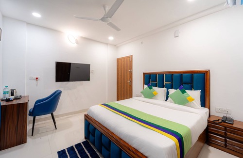 Indore Hotel | Treebo Pure Earth Stay, Vijay Nagar
