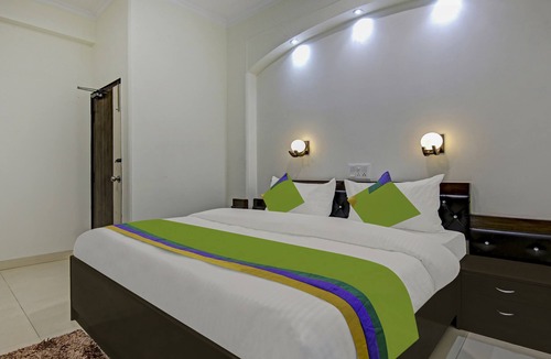 Ghata Hotel | Treebo Trend Amexx Sector 55