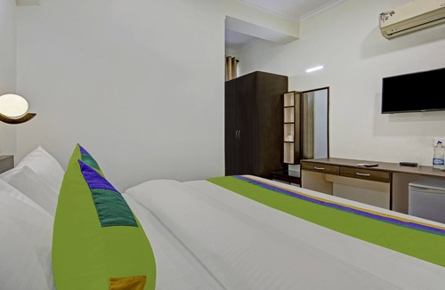Ghata Hotel | Treebo Trend Amexx Sector 55