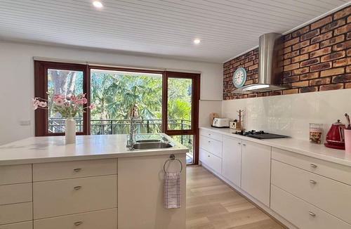 Caves Beach House | Treehouse Waterview at Caves Beach!