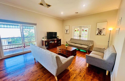 West Albury House | Treetops Escape Albury