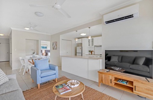 Trinity Beach Apartment | Trinity Beach Retreat with Pool and Scenic Views