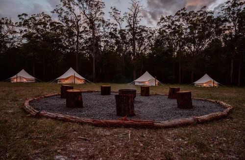 Tomerong RV Rental | Triple 1xQueen 1xSingle Beds, Glamping tent