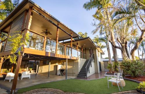 Sunnybank House | Tropical Tranquility Spacious Family Leafy Oasis