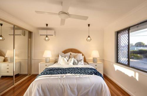 Sunnybank House | Tropical Tranquility Spacious Family Leafy Oasis