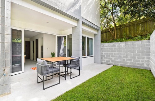 North Manly Apartment | Tropical Vibes in North Manly AC and FREE Parking