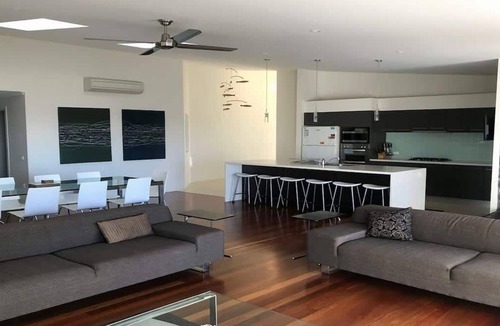 Tura Beach House | Turaroo