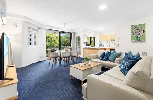 Mermaid Beach Apartment | Turtle Beach Resort Family Fun Sleeps 8