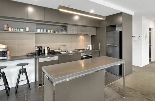Abbotsford Apartment | Two Bedroom Two Bathroom Apartment with pool & gym