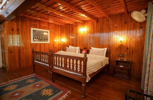 Nainital Hotel | Two Chimneys, Gethia, Nainital