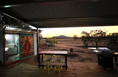 Bonegilla House | Unique Hideaway with Peaceful Private views in central heart of north east Vic