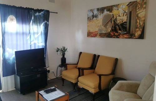 Kimba Apartment | Unit 3 - pet friendly Fully facilitated apartment.