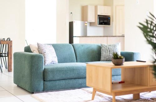 Rothwell House | Urban Escape Spacious Home in Rothwell Sleeps 8