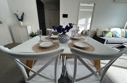 Wentworth Point Apartment | Urban Surf Garden Hideaway