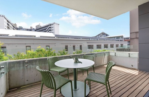 Camperdown Apartment | Urban Terra Tranquil Base near Markets and Foreshore