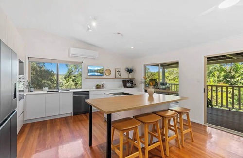 Currumbin Valley House | Valley Vista Upper House – Treetop Retreat