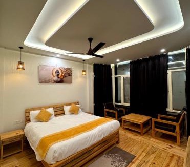 Chiliyanaula Hotel | Varlaxmi Vatika