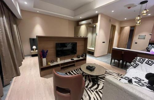Gurugram Apartment | Vellostay Paras Charcoal Studio - Gurgaon - Aravali View