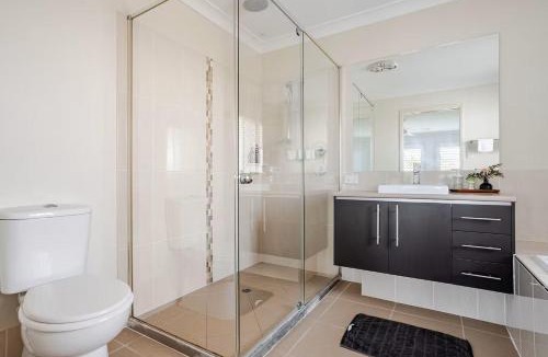 Victoria Point Bed & Breakfast | Victoria Point Private Residential Room with Private Bathroom