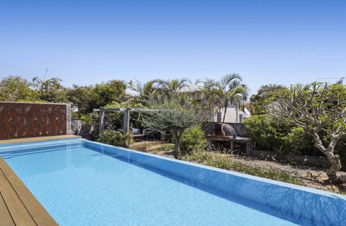 Emerald Beach Apartment | Victoria's Ocean Escape - Breathtaking Views, Shared Pool and Yard, Steps from Beach