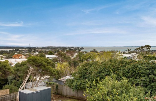 San Remo House | Views on Broadway - Pet friendly 4 bedroom home
