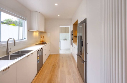 Anna Bay Villa | Villa 2 | Luxe 3BR Retreat w/Pool Near Beach