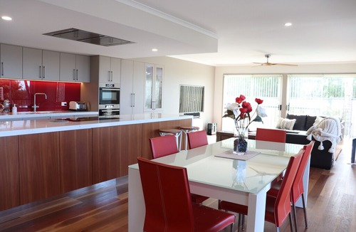 Tura Beach Apartment | "Villa Del Mare" - Luxury Beach Front Apartment