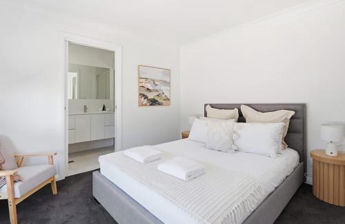 Orange Apartment | Villa Endsleigh - CBD Retreat, 2 Bed 2 Bath